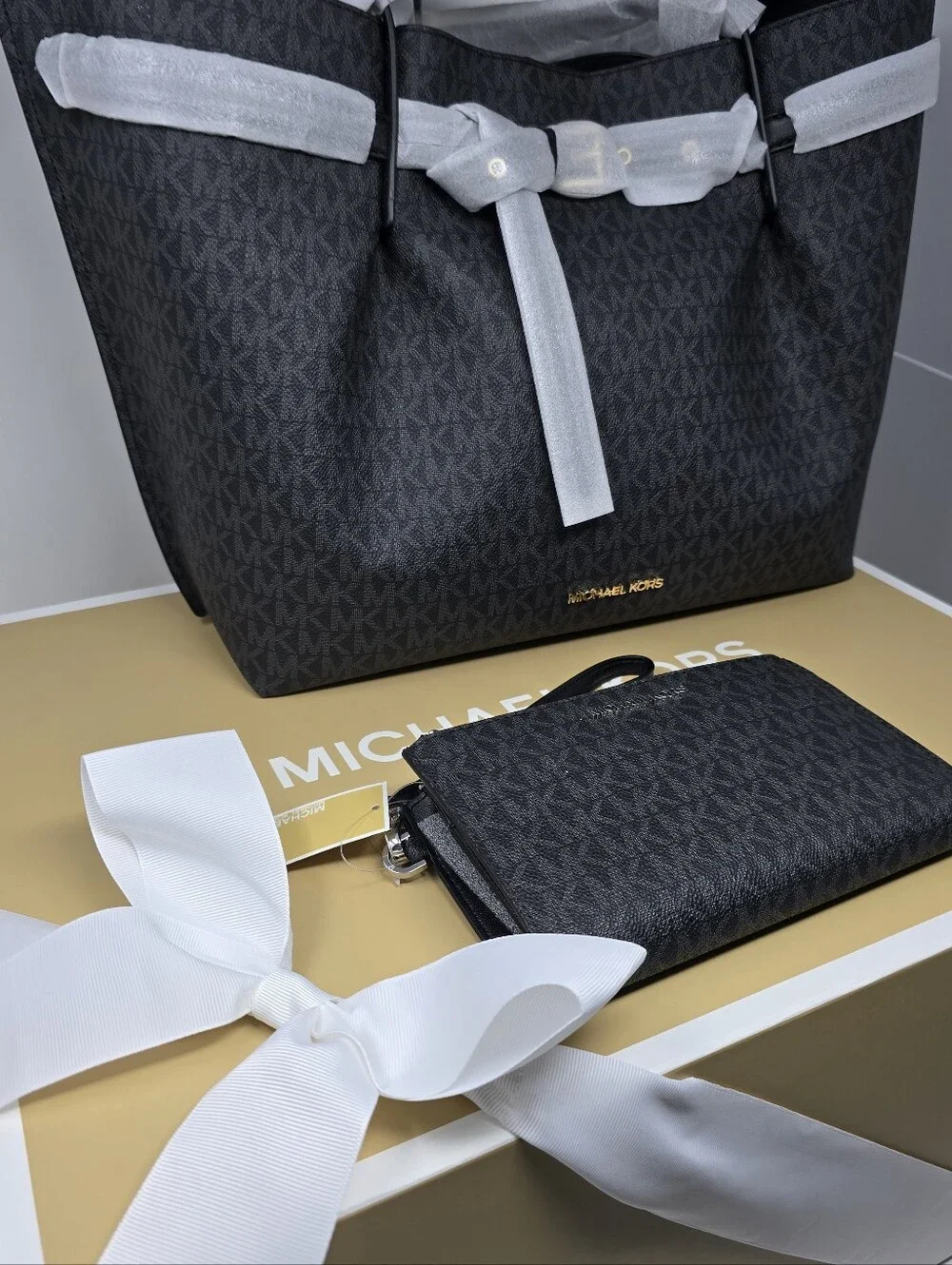 Michael Kors 4 Pcs NWT Shoulder Bag Satchel Wallet Pom Pom With Gift Box